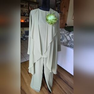 Elegant 3 Pieces Pastel Green Women's Suit.
